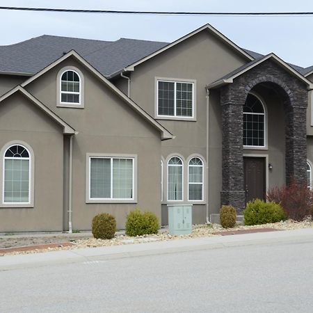 The Vacation House Bed & Breakfast Penticton Exterior photo